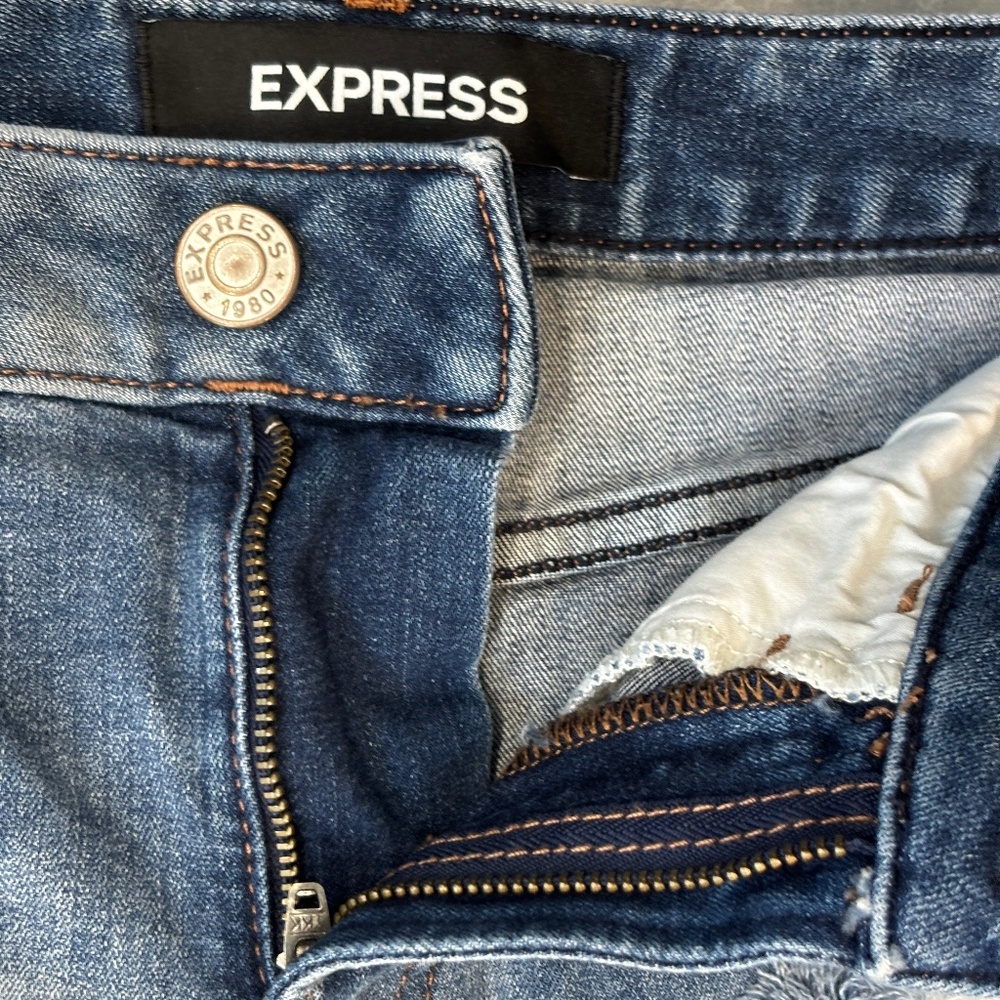 Express Shortie Relaxed Low Rise Shorts - Distressed Denim Size 00 - Picture 7 of 9